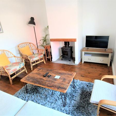 Contemporary Home In Friendly Easton, Free Parking ブリストル エクステリア 写真