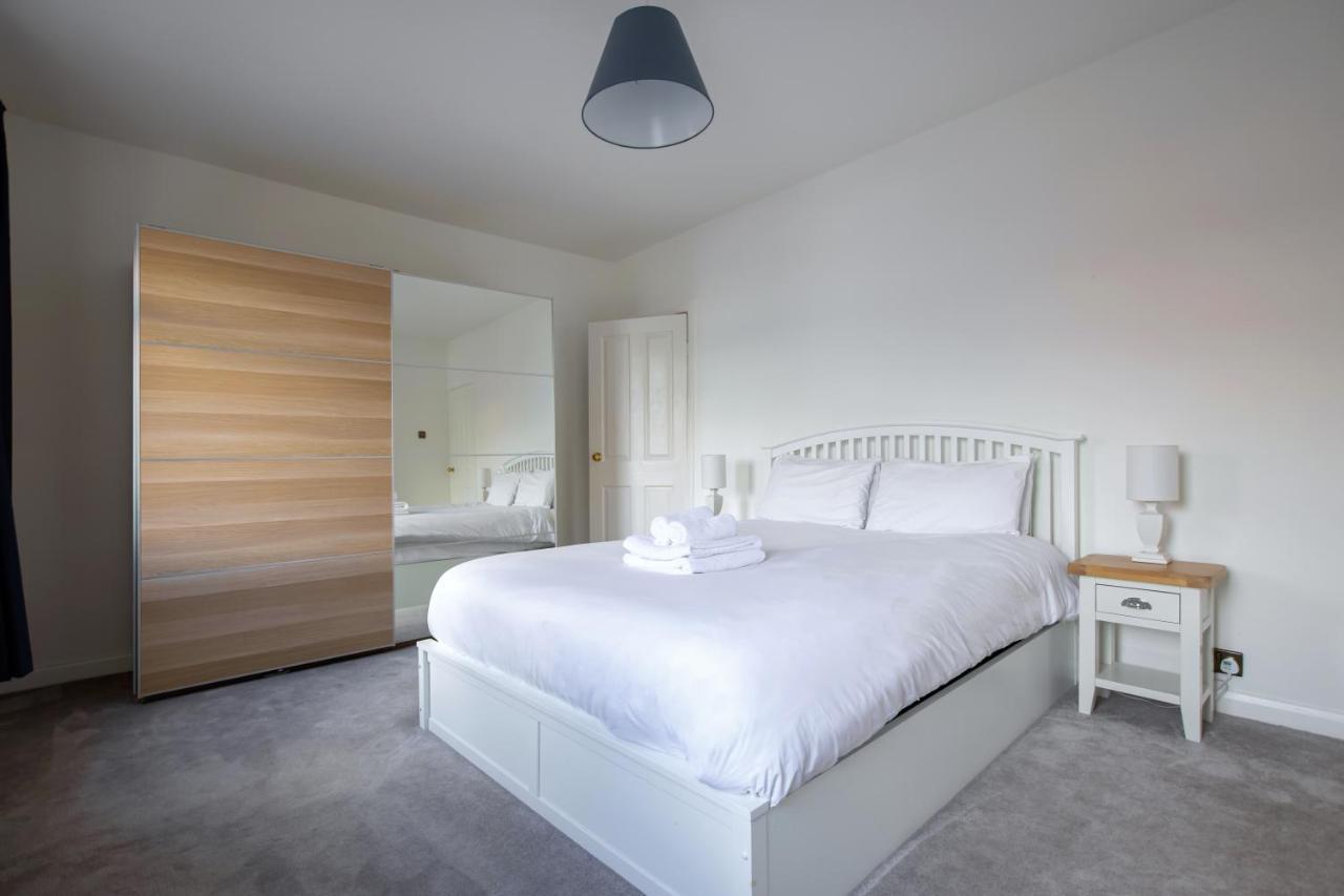 Contemporary Home In Friendly Easton, Free Parking ブリストル エクステリア 写真