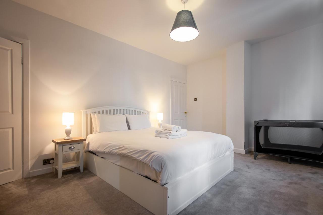 Contemporary Home In Friendly Easton, Free Parking ブリストル エクステリア 写真